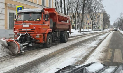 Глава Псковской области поручил усилить уборку дорог от снега