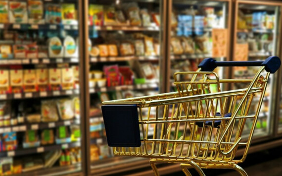 В Псковской области объем продаж товаров населению снизился на 5,6%