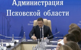 Михаил Ведерников уверил, что в Псковской области нет дефицита аппаратов ИВЛ