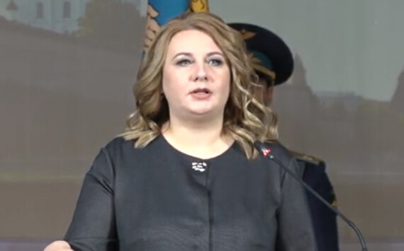 Елена Полонская считает себя депутатом своего округа, несмотря на новый статус